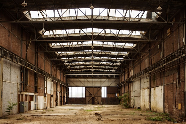 Photo abandonné vide intérieur ancien atelier d'usine