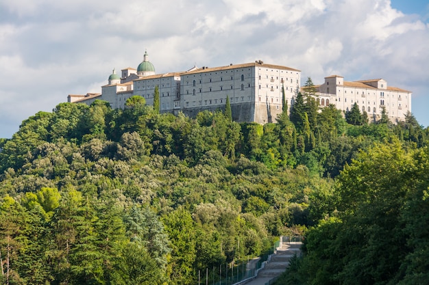 Abbaye de Montecassino, Italie, en reconstruction après la Seconde Guerre mondiale