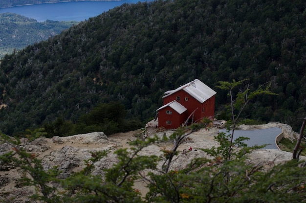 Photo abri de montagne lopez à bariloche patagonie argentine abri de randonnée