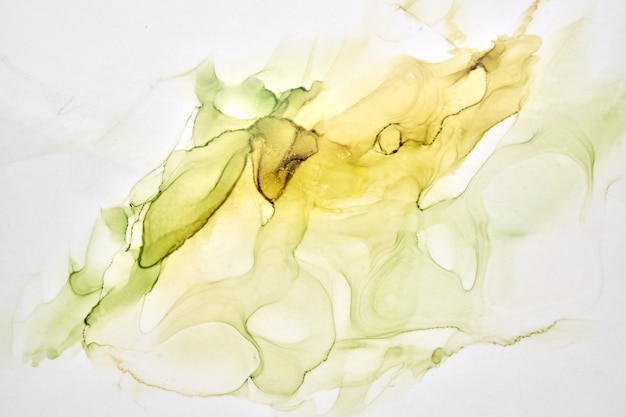 Abstrait aquarelle vert ocre. Taches et taches de peinture brun orange jaune dans l'eau, papier peint d'art liquide fluide de luxe, mélange de couleurs d'automne