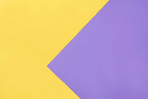 Abstrait géométrique de papier violet et jaune