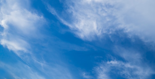 Abstrait nuage blanc et ciel bleu.