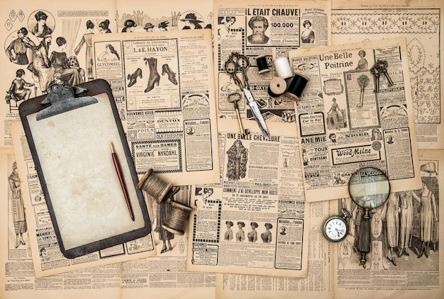 Accessoires anciens outils de couture et d'écriture magazine de mode vintage