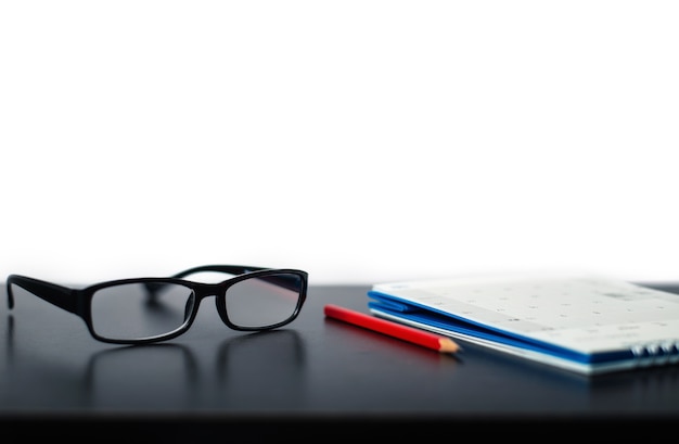 Accessoires de lecture sur table en bois