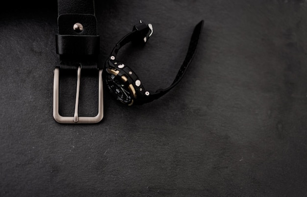 Accessoires pour hommes sur fond noir