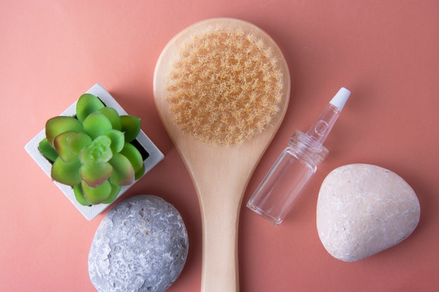 Accessoires de salle de bain zéro déchet, pinceau en sisal naturel. Corps écologique, douches brosse. Espace de copie.