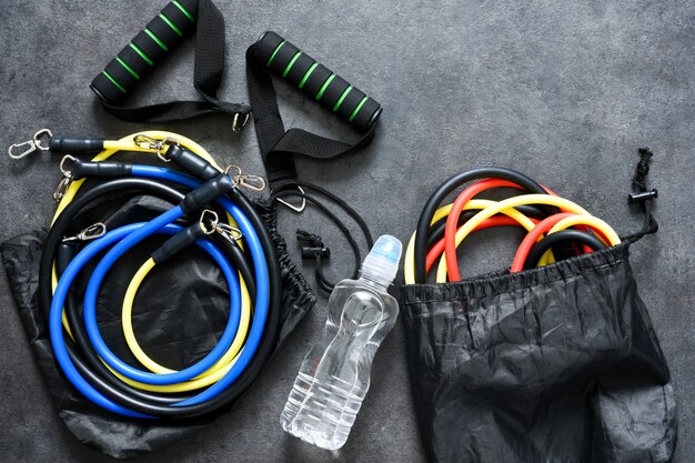 Accessoires de sport - un extenseur avec une carabine et de l'eau