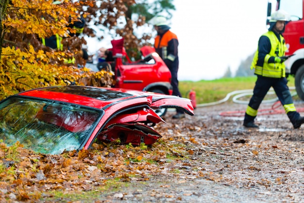 Accident, les pompiers sauvent une victime de voiture