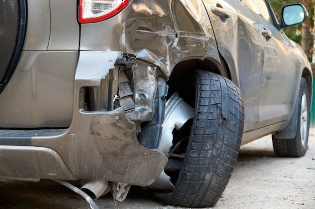 Accident de voiture sur une route