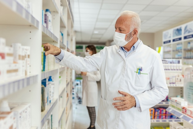 Achat et vente de médicaments, conseils du médecin et aide à trouver des médicaments en rayon