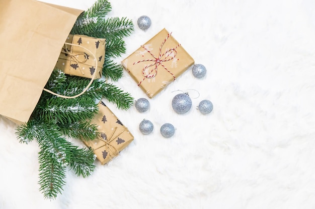 Acheter des cadeaux du Nouvel An et de Noël.selectiv focus.holidays