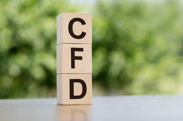 Photo l'acronyme de cfd est issu des blocs de bois avec des lettres contract for difference concept d'investissement de cfd