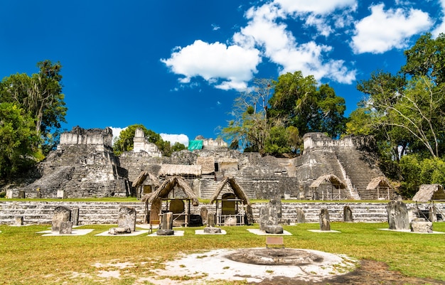 Acropole du nord à Tikal. Patrimoine mondial de l'UNESCO au Guatemala