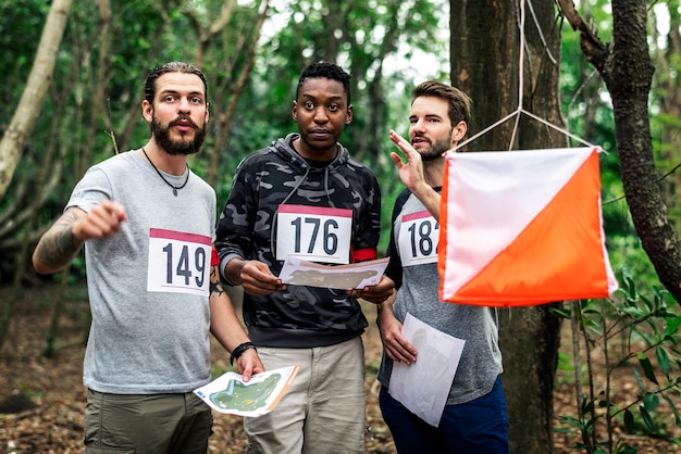 Activité de point de contrôle de la course d&#39;orientation en plein air