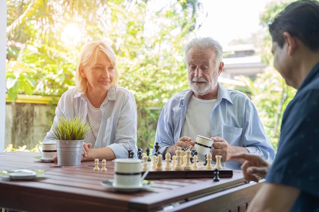 Photo activités de loisirs pour seniors