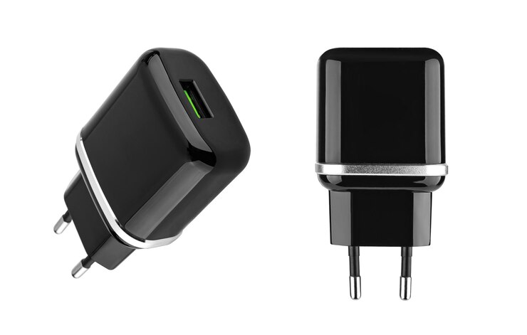 Photo adaptateur d'alimentation pour téléphone accessoire pour téléphone tablette fond blanc