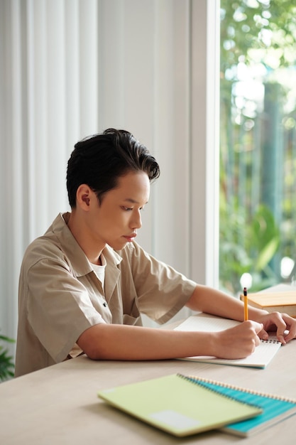 adolescent, écriture, dans, cahier