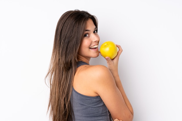 Adolescent fille brésilienne avec une pomme