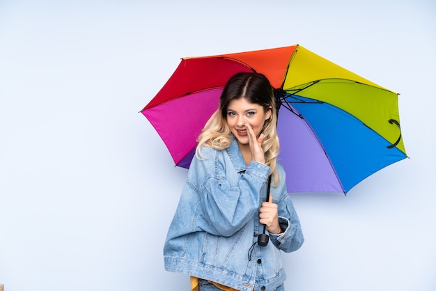 Adolescent fille russe tenant un parapluie