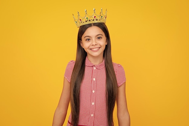 Adolescente égoïste célèbre la victoire du succès