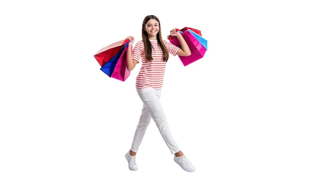 Adolescente gaie au shopping sur la photo d'arrière-plan d'une adolescente au shopping avec des sacs