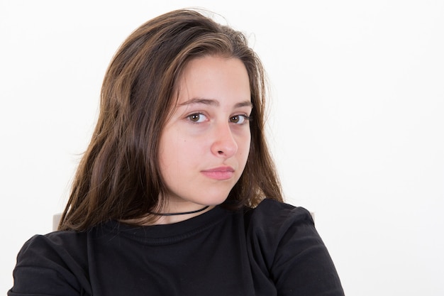 Adolescente heureuse demi-longueur portrait isolé sur blanc décoration de Hanoukka