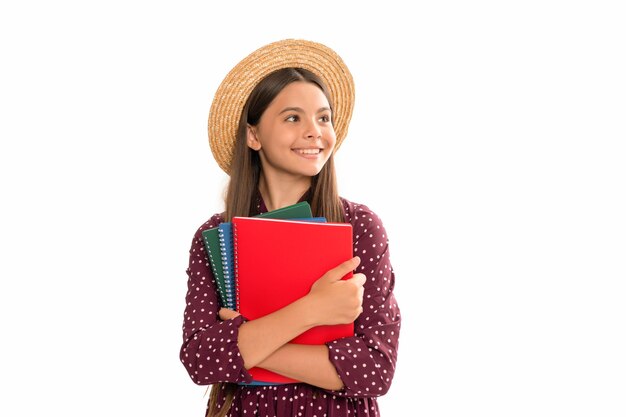 Adolescente lycéenne éducation écolière avec cahier heureuse adolescente avec cahier retour à l'école enfant en chapeau de paille prêt à étudier le développement de l'enfance enfant va faire ses devoirs