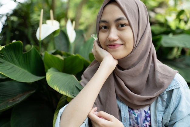 Adolescente musulmane souriante