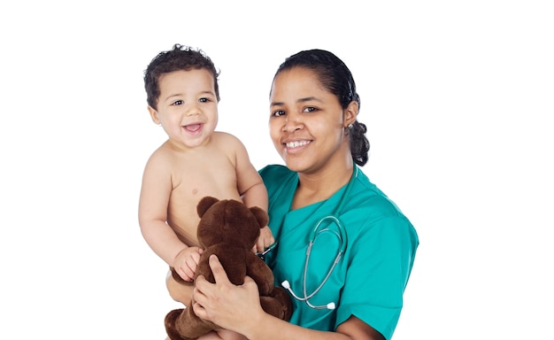 Adorable docteur avec un bébé