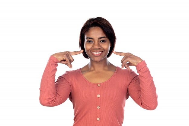 Adorable femme avec un t-shirt rose