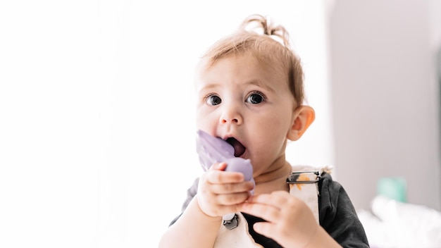 Adorable jouet en caoutchouc mordant pour bébé