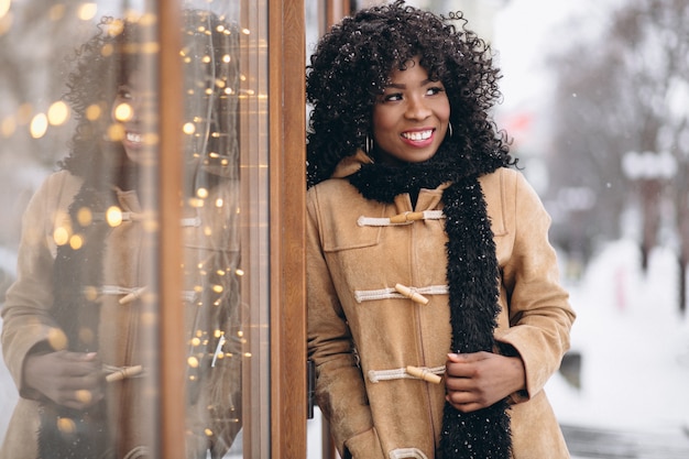 Afro américaine femme heureuse