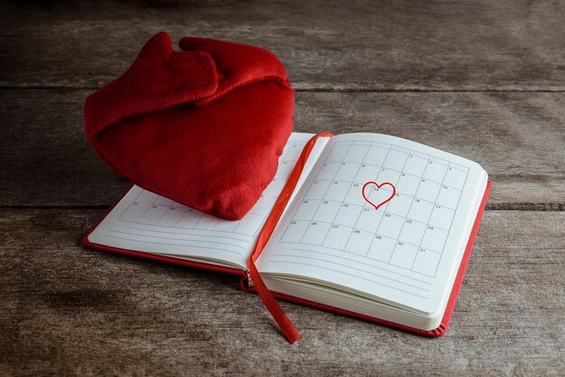 Agenda mémo, cahier avec l&#39;oreiller coeur rouge