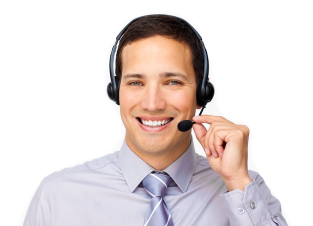 Agent de service client confiant utilisant un casque