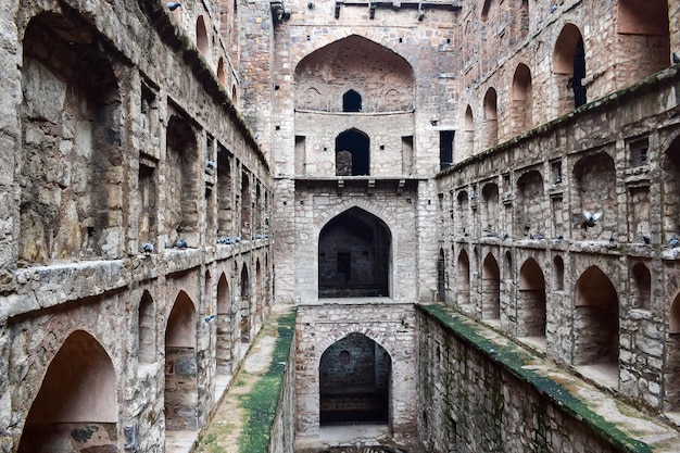 Agrasen Ki Baoli Step Well situé au milieu de Connaught situé à New Delhi Inde ancienne Construction archéologique ancienne