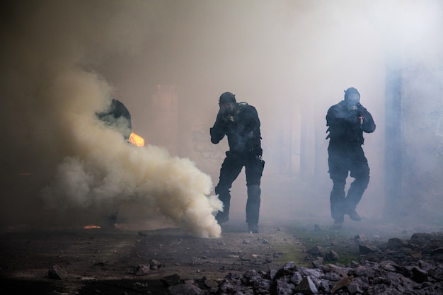 agression dans la fumée