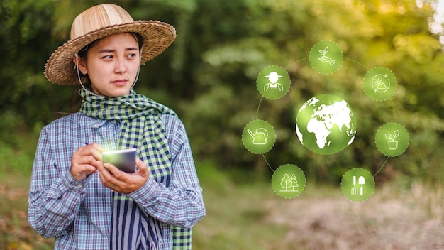 Les agricultrices utilisent le téléphone portable sur le jeu d'icônes du marché des agriculteurs. Collection de symboles de logo d'agriculture moderne.