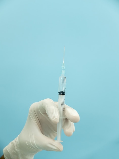Aiguille à main et d'injection