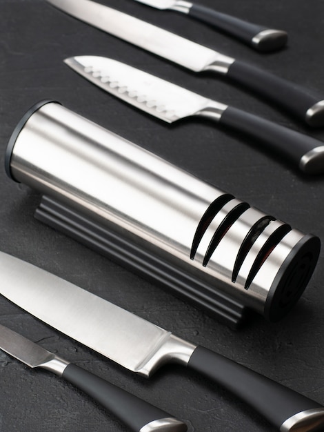 Aiguiseur de couteaux électrique Forme cylindrique en métal et plastique Un gadget pour la cuisine