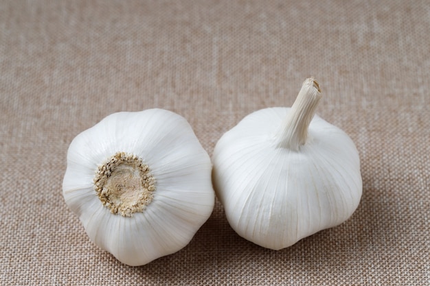 L'ail est prêt à cuire dans la cuisine.