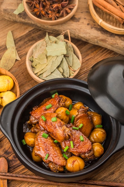 Ailes de Poulet Braisées aux Châtaignes