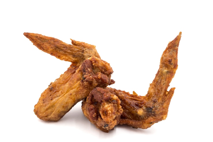 Photo ailes de poulet frit sur un fond blanc.