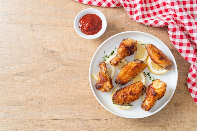 Ailes de poulet frites au citron et au poivre