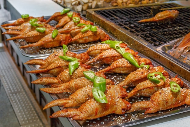 Ailes de poulet avec riz gluant farci à l'intérieur