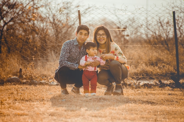 aimer la famille avec leur bébé