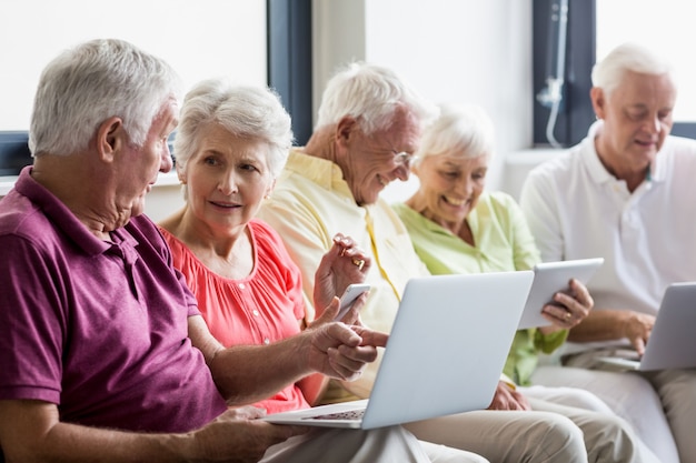 Les aînés utilisent la technologie