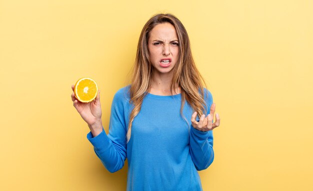 L'air en colère, agacé et frustré