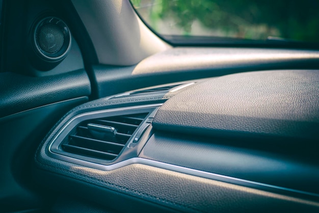 L'air dans la couleur noire de la voiture