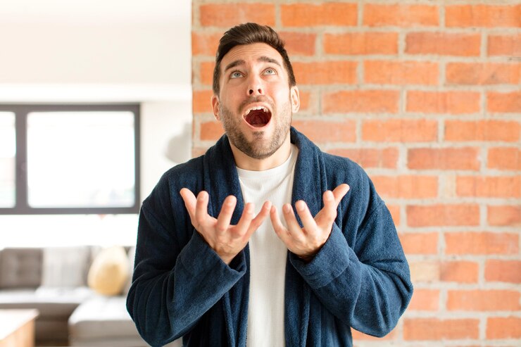 Photo l'air désespéré et frustré, stressé, malheureux et agacé, criant et hurlant
