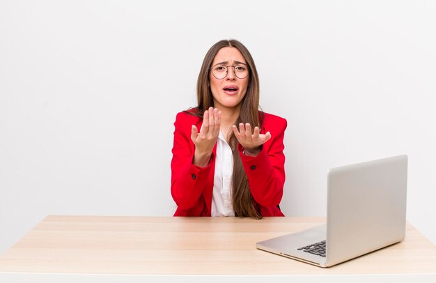 L'air désespéré, frustré et stressé